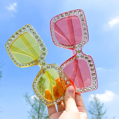 Vista 6 de Paquete de 1020 lentes de sol cuadrados de gran tamaño con diamantes retro con purpurina brillante para fiestas