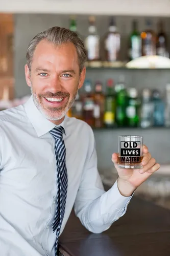 Vista 4 de Old Lives Matter - Vaso de whisky escocés, 11 onzas, divertidos regalos de jubilación o cumpleaños para hombres, regalo único para papá, abuelo