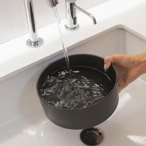 Vista 7 de Cuenco elevado de cerámica de 6 pulgadas para perros – Tazón de comida y agua para perros de 30 onzas con soporte elevado de bambú antideslizante