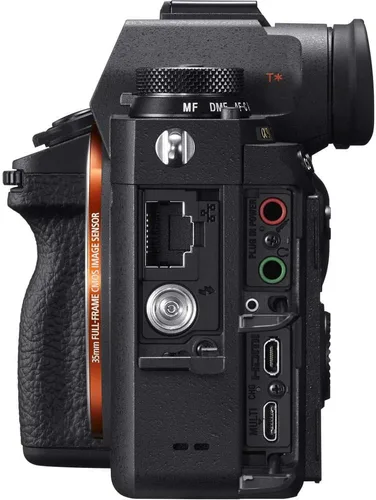 Vista 6 de Sony Cuerpo de cámara digital Alpha a9 sin espejo solo ILCE9/B, lente Sony FE de 0.945-2.756 in, tarjeta de memoria de 64 GB, 2 baterías NP-FZ-100