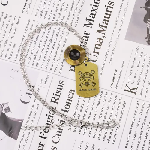 Vista 5 de Collar y llavero de anime, sombrero de paja Jolly Roger, pulsera de joyería de anime Luffy para cosplay, llavero japonés de anime para amantes