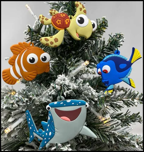 Vista 2 de Finding Nemo - Juego de adornos navideños de 4 piezas, Nemo, Dory, Squirt y Destiny