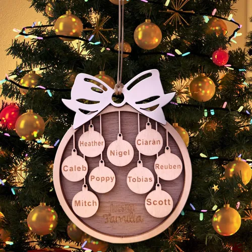 Vista 9 de Adorno de Navidad familiar personalizado 2023, adornos de madera para árbol de Navidad con cuerda pequeña, de 1 a 10 nombres personalizados