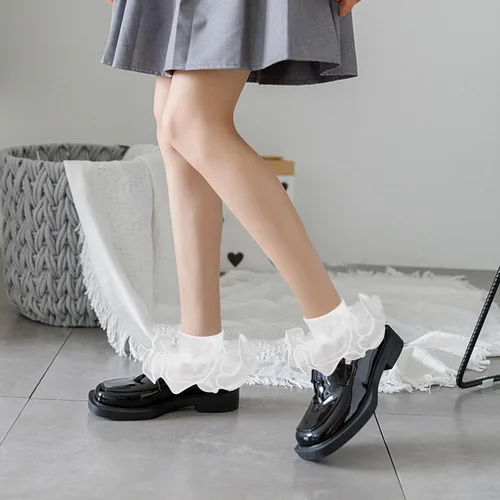 Vista 2 de Calcetines de doble volantes para niñas pequeñas, con ribete de encaje con volantes, color blanco, con tutú, 3 pares