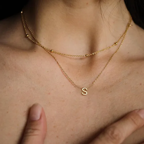 Vista 2 de IEFWELL Delicados collares con inicial para mujeres y niñas, chapado en oro de 14 quilates, collar de letra A-Z, collar minimalista con monograma