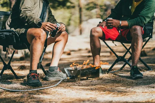 Vista 5 de The Fire Pit de TemboTusk. Flatpack, propulsado por gas propano, cuerpo de acero inoxidable, bolsa de transporte todo en uno.