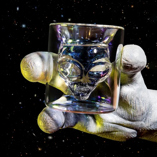 Vista 3 de Dragon Glassware Vasos de bebida Alien – Juego de 2 vasos de 7 onzas con diseño único de doble pared gris inspirado en alienígenas de Área 51