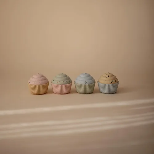 Vista 2 de mushie - Juego de cupcakes de silicona para mezclar y combinar de 4 piezas Sin molde