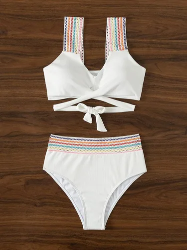 Vista 3 de WDIRARA Conjunto de traje de baño de bikini de cintura alta con rayas de arco iris cruzado en la parte delantera