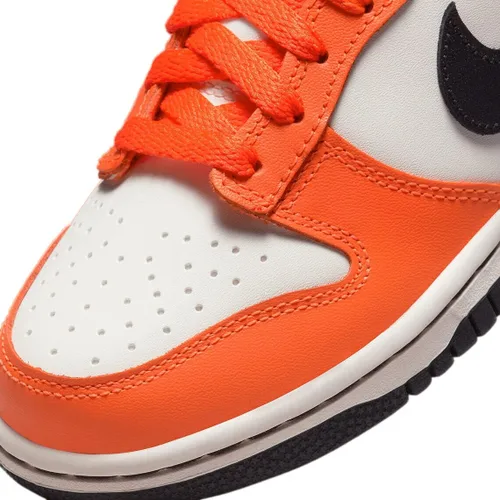 Vista 913 de Nike Kid's Dunk Low Sneaker