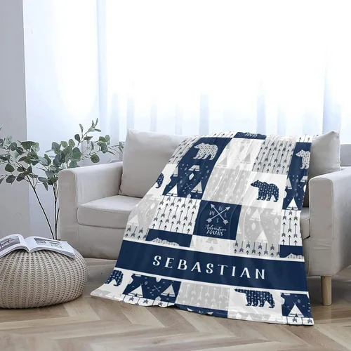 Vista 4 de Woodland - Manta de bebé personalizada para niños, manta de bebé personalizada con nombre Adventure Awaits Stuff recién nacido, regalo de guardería