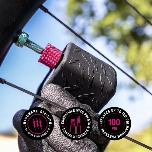 Vista 2 de Muc-Off Airmach - Mini inflador eléctrico - Bomba de bicicleta compatible con Presta y Shrader - Bomba eléctrica recargable para bicicletas