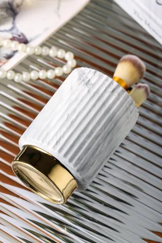 Vista 3 de IEEK Soporte para brochas de maquillaje, organizador de brochas de maquillaje y vasos de vidrio, organizador de cepillos de dientes para baño, Gris