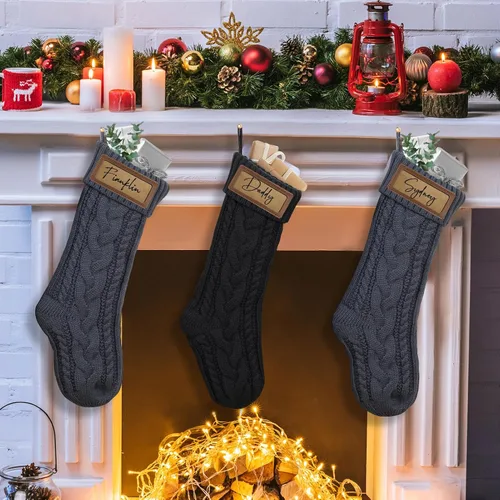 Vista 5 de steo spce Paquete de 4 medias de Navidad personalizadas con parches de cuero, medias de Navidad personalizadas con nombre, medias de Navidad