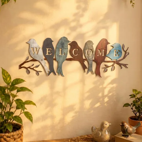 Vista 7 de Peryiter Arte de pared de pájaros en rama, letrero de bienvenida para colgar al aire libre, decoración de pared de metal para porche, estatua vívida
