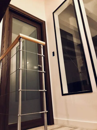 Vista 3 de SARTODOORS Puerta de vidrio opaco Lite 18x80 Planum 2102 Chocolate Ash Marcos de acabado níquel satinado Hardware Puertas de madera de núcleo
