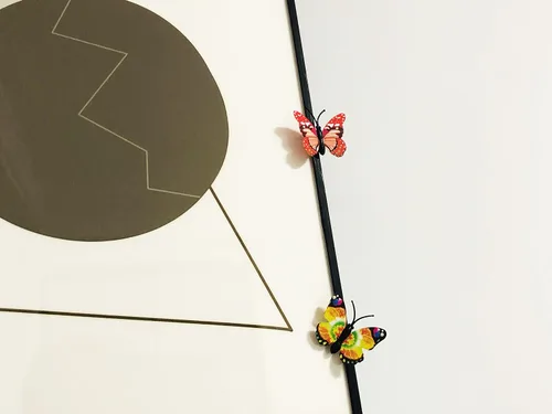 Vista 6 de 100 calcomanías de mariposa coloridas, calcomanías de pared de mariposa 3D, decoración de pared de mariposas de plástico para fiesta de cumpleaños