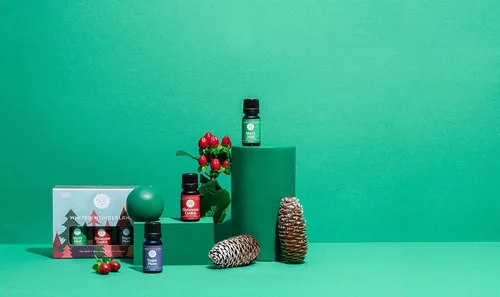 Vista 2 de Woolzies Winter Wonderland Holiday - Juego de 3 aceites esenciales Incluye galletas de Navidad, ciruela de azúcar y menta feliz 0.3 fl oz