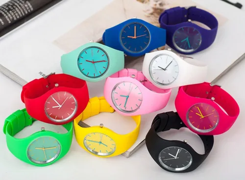 Vista 2 de CdyBox Hombres Mujeres Silicona Band Relojes de pulsera Jelly Colorful Reloj de pulsera analógico deportivo al por mayor (paquete de 10), Moderno