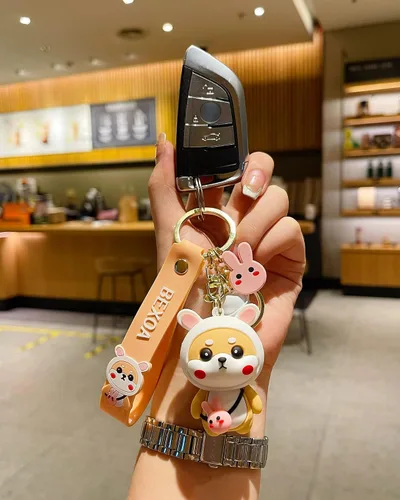 Vista 4 de BEXOA Lindo llavero de regalo de Navidad Mochila Kawaii de Año Nuevo con dije de caricatura Shiba Inu llaveros de coche para hombres y mujeres