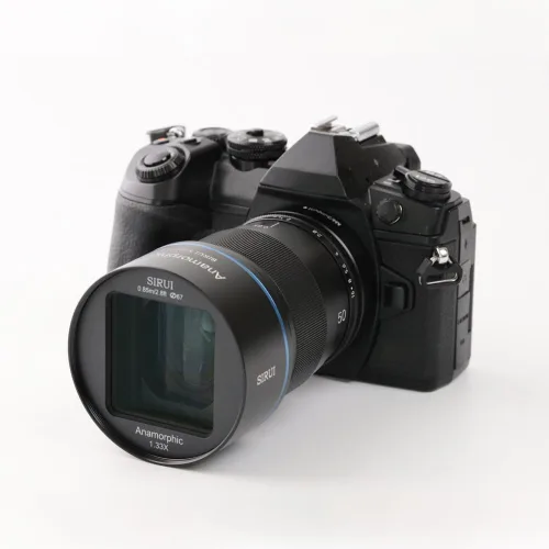 Vista 7 de SIRUI Lente anamórfica F1.8 1.33X S35 de 1.969 in para montura L, destello azul
