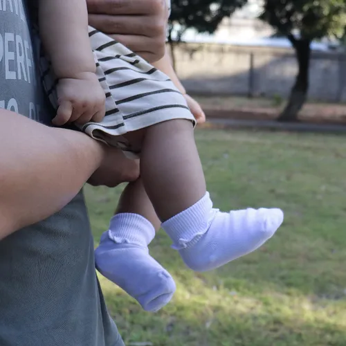 Vista 7 de 6 y 12 pares de calcetines de algodón con volantes para bebés y niños pequeños