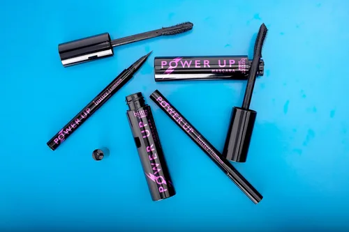 Vista 3 de butter LONDON Power Up Mascara, negro, 0.74 onzas (paquete de 1)