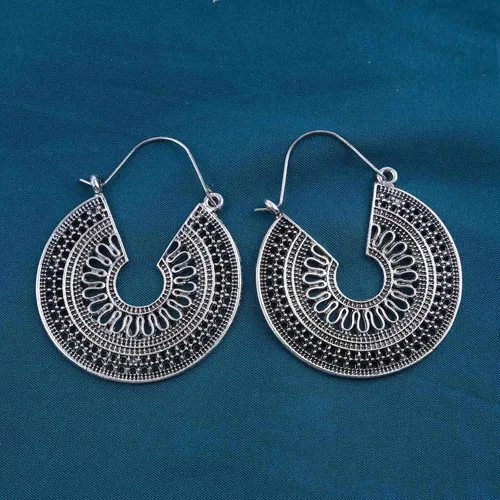 Vista 7 de YienDoo Aretes colgantes bohemios grandes de filigrana festoneados, estilo vintage, tribal, étnico, huecos, tallados, plateados, geométricos
