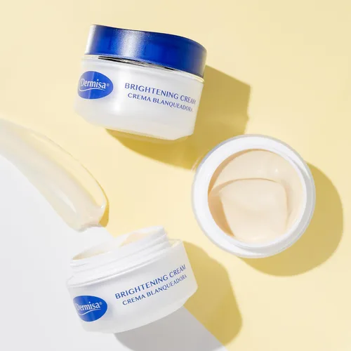 Vista 2 de Dermisa Crema iluminadora con ácido kójico, regaliz, arbutina y amla, removedor de manchas oscuras e hidratante facial para un tono de piel