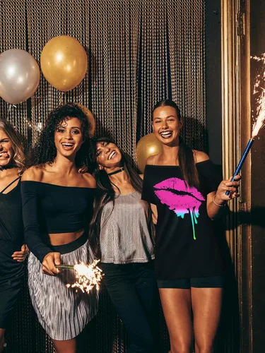 Vista 6 de Traje de fiesta de los años 80 para mujer, ropa novedosa de neón de los años 80 con hombros descubiertos, camisetas con hombros descubiertos