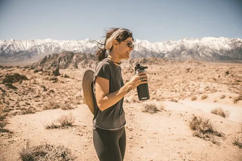 Vista 3 de CamelBak - Peak Fitness Botella de agua aislada