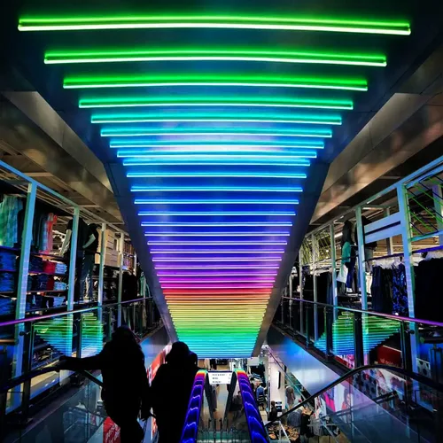 Vista 3 de Dream Color RGB - Cuerda de luz LED de neón SMD que cambia de color, 24 voltios, 33 pies