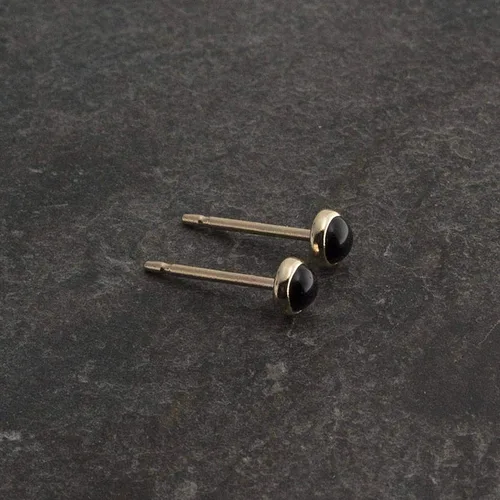 Vista 7 de Juego de aretes pequeños de oro con bisel, bola para cartílago, tragus, hélice, múltiples joyas hipoalergénicas de piedra natal para mujer