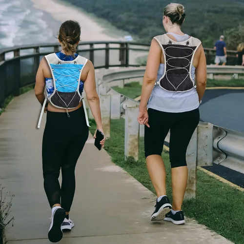 Vista 4 de Hydration Running Vest for Women Men, Water Vest Backpack 2L, Lightweight Hydration Pack Water Backpack for Hiking, Trail Marathon Race