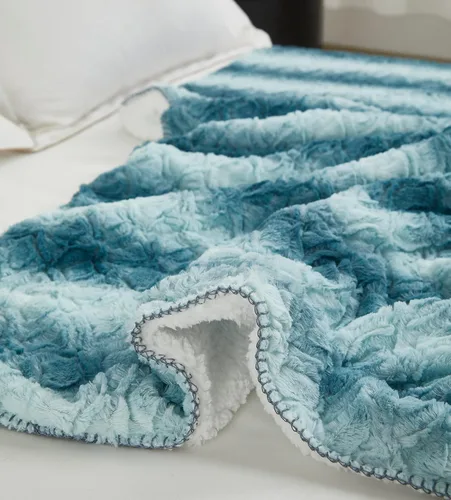 Vista 3 de Regal Comfort Manta Sherpa de piel sintética, 50 x 70 pulgadas, suave y afelpada, cálida y mullida, manta de forro polar de terciopelo