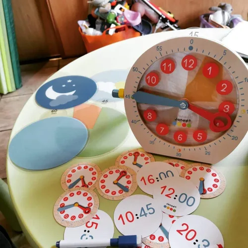 Vista 9 de Janod Aprende a decir la hora - Reloj educativo de madera para enseñanza - A partir de 5 años - J05076