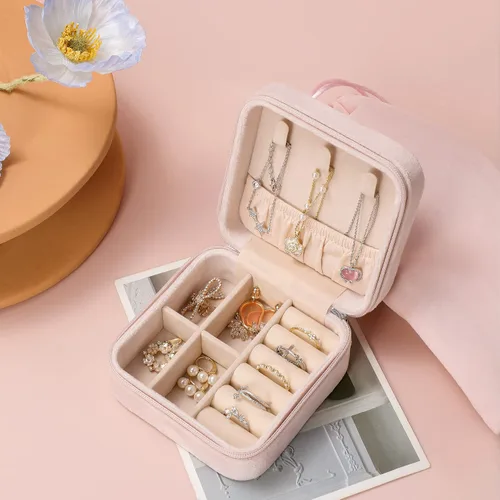 Vista 7 de GUKA Joyero de terciopelo de felpa organizado, estuche de viaje de joyería, pequeñas cajas organizadoras portátiles para anillos, aretes, collares