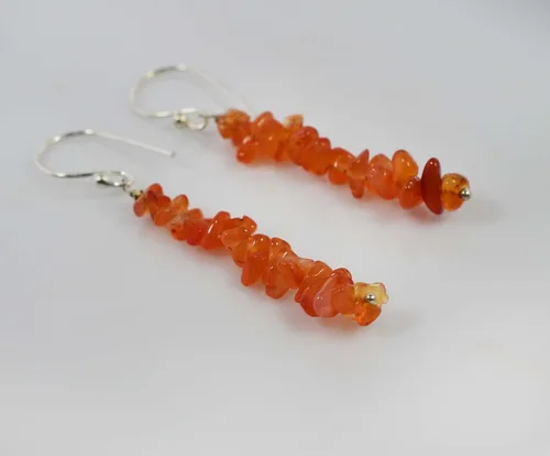 Vista 3 de Pendientes colgantes de piedra rodada de cornalina natural para mujeres y niñas, aretes de gancho de gota de cristal colorido y curativo de chakras