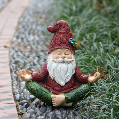 Vista 5 de Smadeer Estatua de gnomo de yoga de jardín, figura de gnomos al aire libre con luces solares, Knome en postura de yoga para decoración de jardín