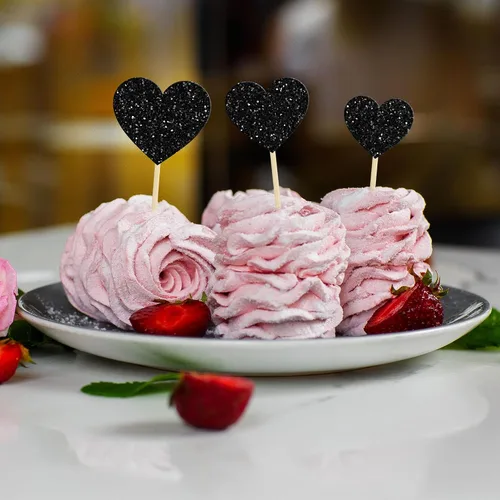 Vista 6 de Gyufise 30 adornos de corazón para cupcakes con purpurina de tamaño mixto con temática de dulce amor, decoración de pastel de corazón, boda Negro