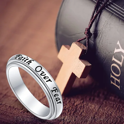 Vista 2 de Anillo de plata de ley 925 con texto en inglés God Jewelry grabado con texto en inglés Faith Over Fear Heart Cross, regalo religioso para mujeres