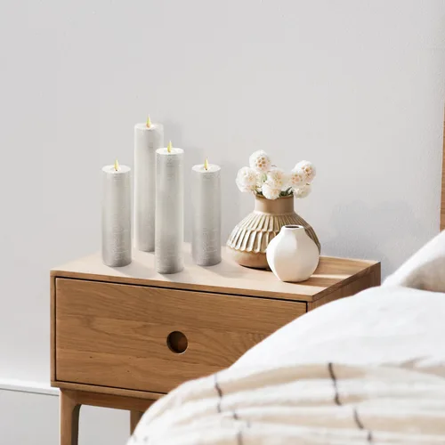 Vista 9 de LampLust Velas parpadeantes sin llama, juego de 4 velas plateadas, funciona con pilas, velas románticas, ideales para decoración de propuestas