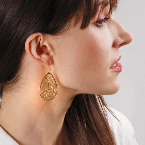Vista 5 de Humble Chic Aretes colgantes de lágrima para mujer, en tono dorado, rosa o plateado, delicados aretes de filigrana, Metal, No es una piedra preciosa