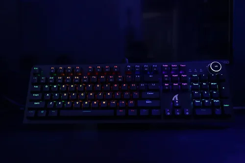 Vista 6 de Alpha Elite - Teclado mecánico para juegos de tamaño completo con cable, interruptores de clic azules, iluminación RGB personalizable, teclas