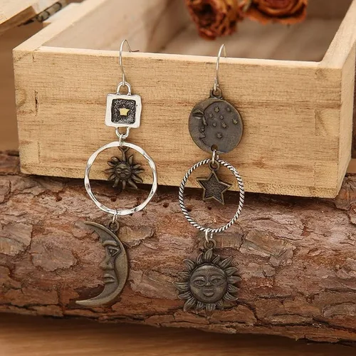 Vista 7 de Aretes colgantes vintage de sol y luna para mujer, aretes asimétricos de mitología griega (dorado)