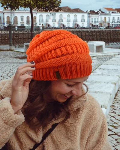 Vista 10 de FURTALK Gorro de invierno para mujer, con forro de satén, tejido trenzado, grueso, holgado, gorro cálido