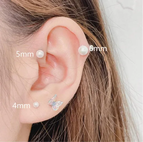 Vista 4 de Aretes de perlas con cierre de rosca, parte trasera plana, cartílago de perla, hélix, aretes de acero quirúrgico 316L, joyería de piercing