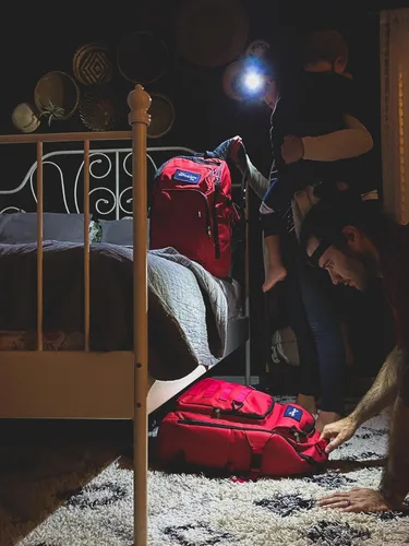 Vista 5 de Bolsa completa para terremotos: kit de emergencia de 3 días para terremotos, huracanes, incendios forestales, inundaciones + otros desastres