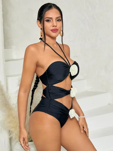 Vista 5 de OYOANGLE Traje de baño de una pieza con apliques florales 3D para mujer, espalda descubierta, fruncido, halter