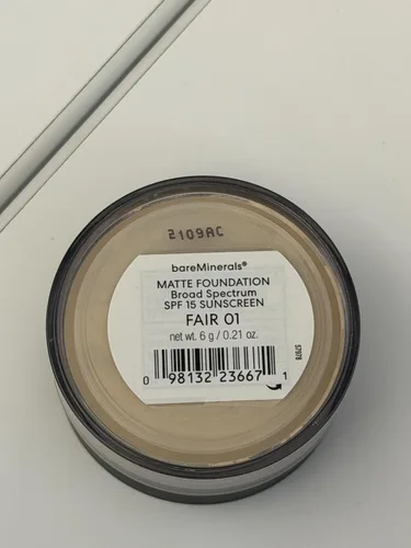 Vista 8 de Corrector cosmético tapa ojeras con protector solar factor 20.